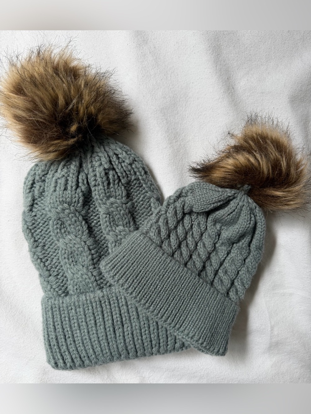 Never Worn Brand New Mommy & Baby Cozy Cable Knit Pom Beanie